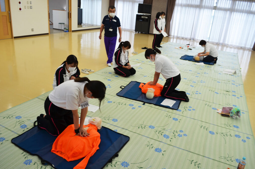 2年生 日本赤十字救急法講習会受講